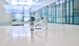 Clear acrylic cube encasing a Selenium ampule with its atomic number 34. Ideal for display in educational settings, scientific collections, or as a decorative piece.