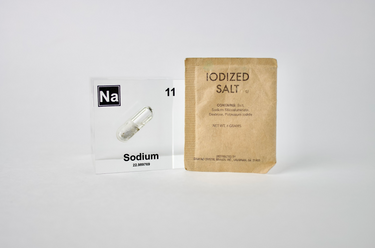 Clear acrylic cube containing a Sodium ampule, marked with its atomic number 11. Perfect for showcasing in educational environments, scientific collections, or as a unique decorative element.
