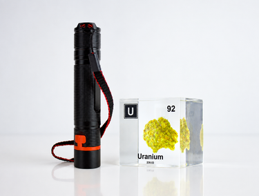 Uranium Element Cube & UV light Bundle