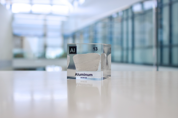 Clear acrylic cube displaying an Aluminum ampule with its atomic number 13. Perfect for educational settings, scientific collections, or as a unique decorative piece.