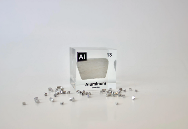 Clear acrylic cube displaying an Aluminum ampule with its atomic number 13. Perfect for educational settings, scientific collections, or as a unique decorative piece.