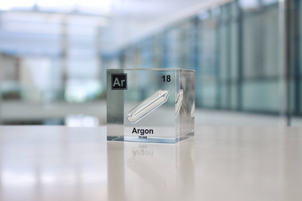 Clear acrylic cube displaying an Argon element (Atomic Number 18) embedded within, offering a scientific presentation for collectors and science enthusiasts.