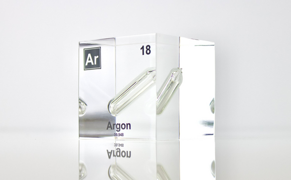 Clear acrylic cube displaying an Argon element (Atomic Number 18) embedded within, offering a scientific presentation for collectors and science enthusiasts.