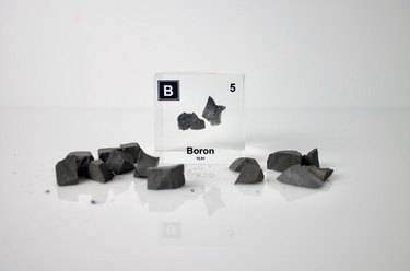 Clear acrylic cube encasing a Boron ampule with its atomic number 5. Ideal for display in educational settings, scientific collections, or as a decorative piece.