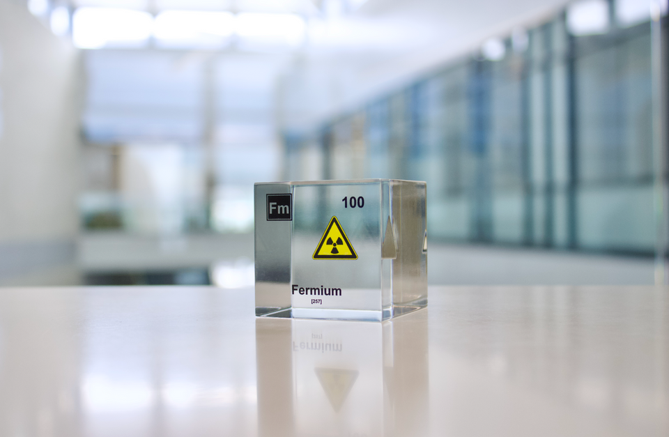Fermium Element Cube – Engineered Labs