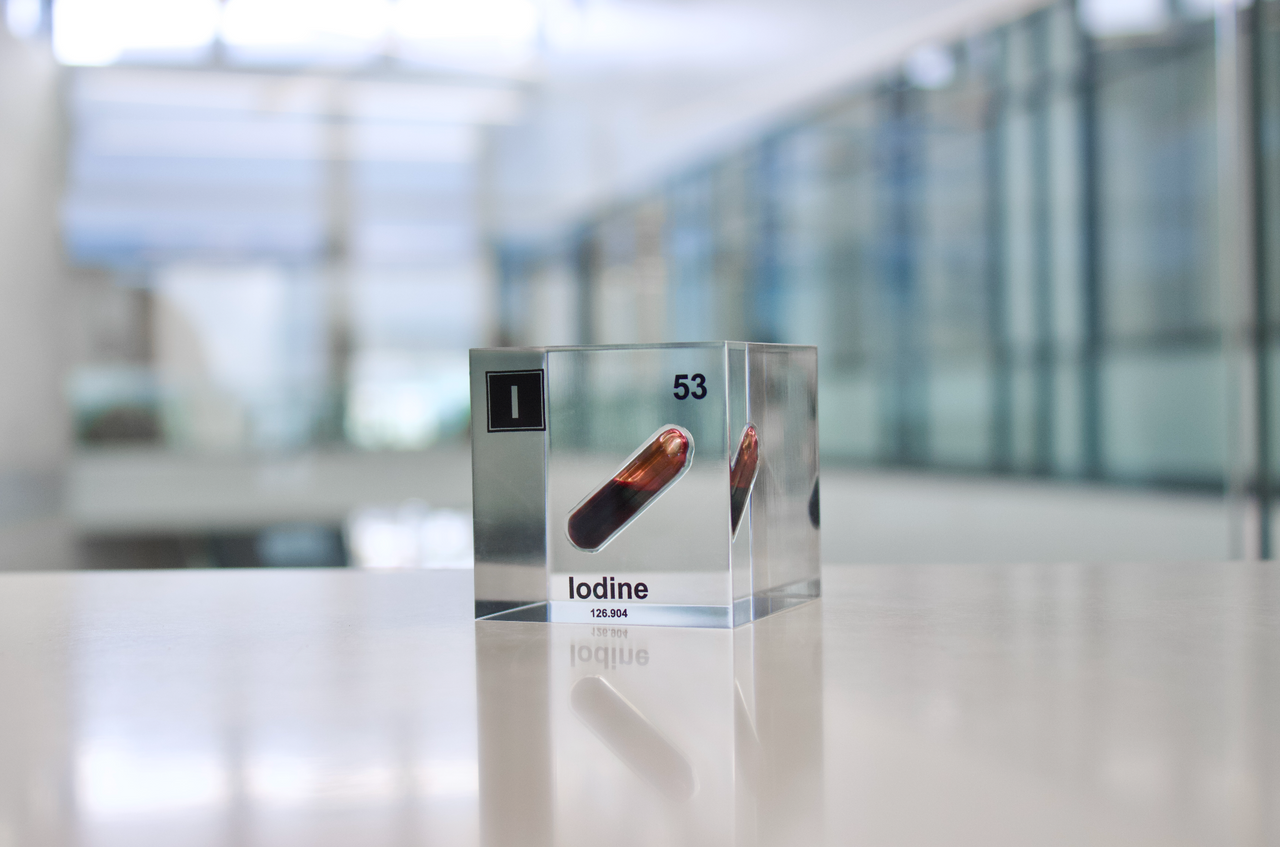 Iodine Element Cube – Engineered Labs