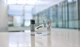 Clear acrylic cube displaying a Lithium element (Atomic Number 3) embedded within, offering a scientific presentation for collectors and science enthusiasts.