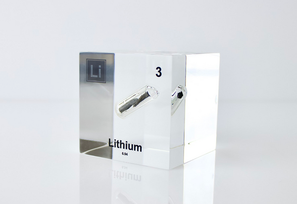 Clear acrylic cube displaying a Lithium element (Atomic Number 3) embedded within, offering a scientific presentation for collectors and science enthusiasts.