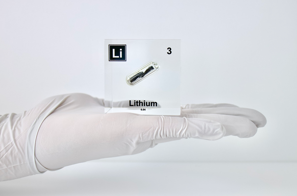 Clear acrylic cube displaying a Lithium element (Atomic Number 3) embedded within, offering a scientific presentation for collectors and science enthusiasts.