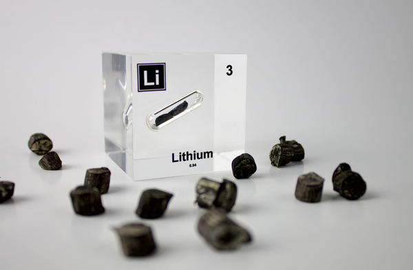 Clear acrylic cube displaying a Lithium element (Atomic Number 3) embedded within, offering a scientific presentation for collectors and science enthusiasts.