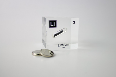Clear acrylic cube displaying a Lithium element (Atomic Number 3) embedded within, offering a scientific presentation for collectors and science enthusiasts.