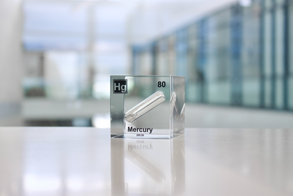 Clear acrylic cube displaying a Mercury element (Atomic Number 80) embedded within, offering a scientific presentation for collectors and science enthusiasts.