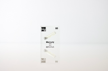 Clear acrylic cube displaying a Mercury element (Atomic Number 80) embedded within, offering a scientific presentation for collectors and science enthusiasts.