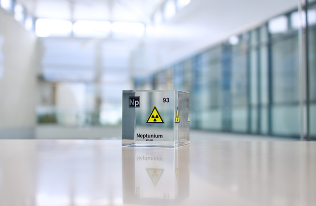 Neptunium Element Cube – Engineered Labs
