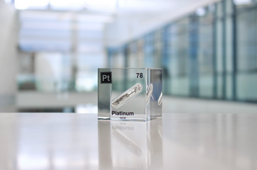 Clear acrylic cube displaying a Platinum element (Atomic Number 78) embedded within, offering a scientific presentation for collectors and science enthusiasts.