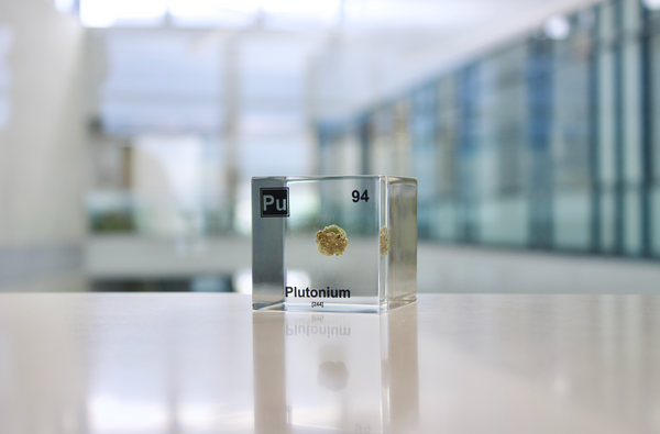 Plutonium Element Cube (Trinitite Sample) – Engineered Labs