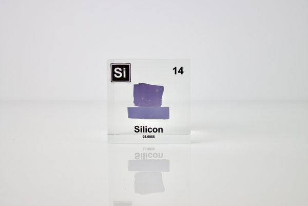 Clear acrylic cube showcasing a Silicon ampule with its atomic number 14. Ideal for use in classrooms, scientific collections, or as a distinctive display piece.