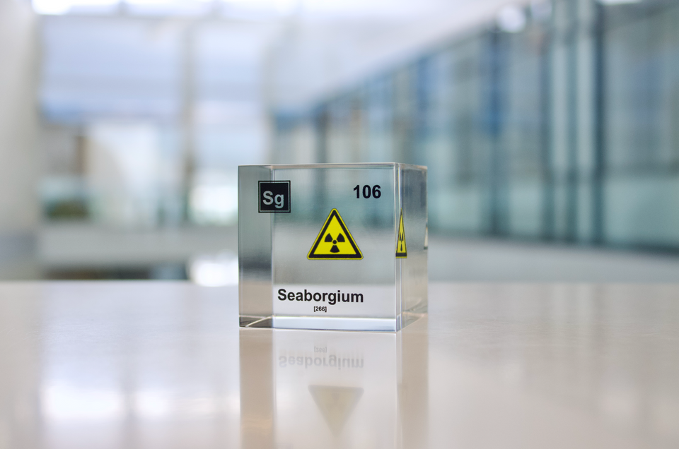 Seaborgium Cube Element – Engineered Labs