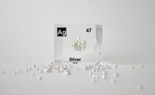 Clear acrylic cube displaying a Silver element (Atomic Number 47) embedded within, offering a scientific presentation for collectors and science enthusiasts.