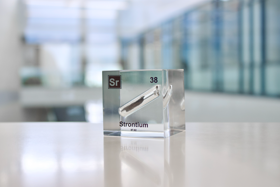 Strontium Element Cube – Engineered Labs