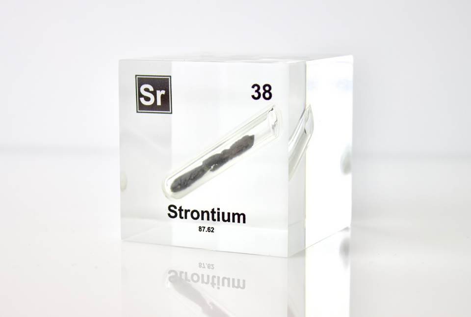 Strontium Element Cube – Engineered Labs