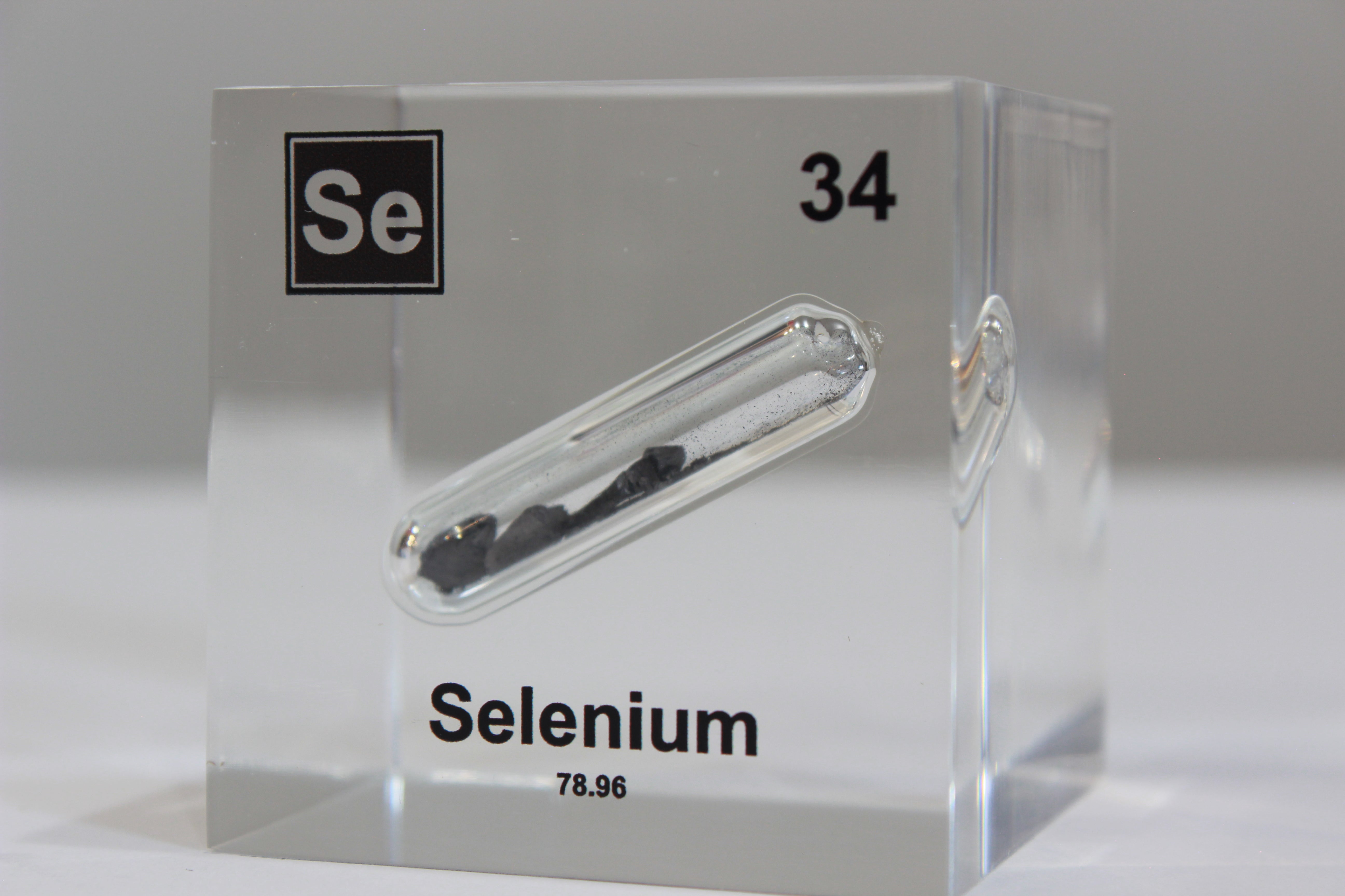 Selenium Element Cube – Engineered Labs